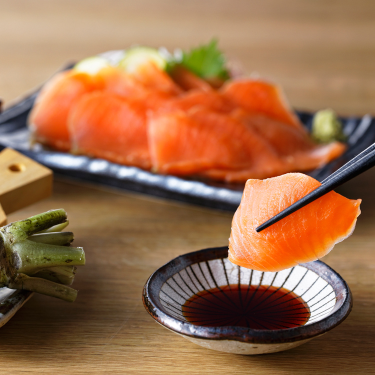 お刺身サーモン 天然秋鮭のさっぱりとした味わい 佐藤水産のお取り寄せ通信販売 北海道の鮭 海産物グルメギフト通販