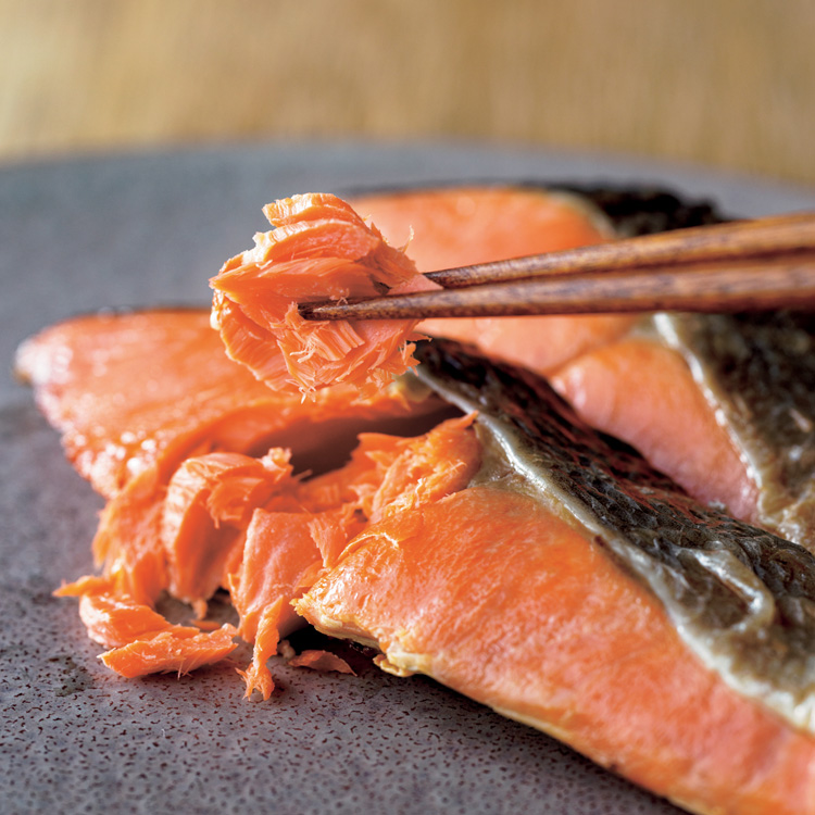 鮭焼切身 熟成紅鮭 熟成させた紅鮭の調理済み焼き切身 ： 佐藤水産のお取り寄せ通信販売・北海道の鮭・海産物グルメギフト通販